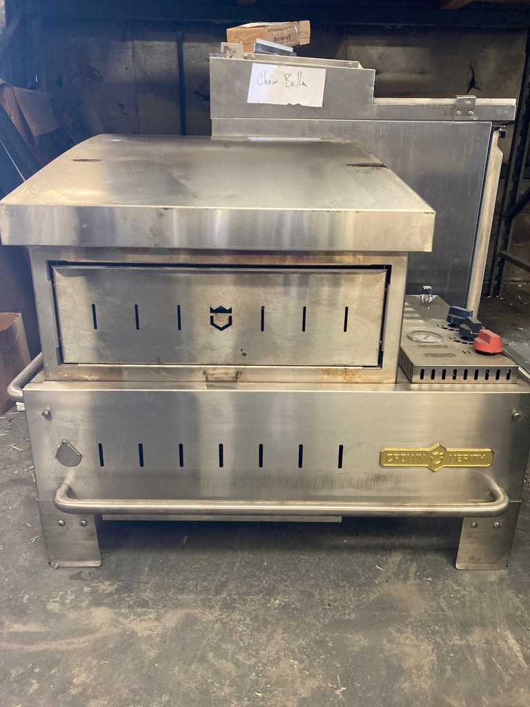 CROWN VERITY CV-PZ24-TT-LP Slightly used Crown Verity Table Top Pizza Oven. Unit operates perfectly.