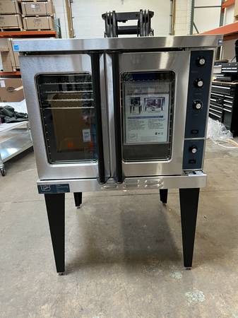 Duke E101-G Duke natural gas convection oven with leg kit